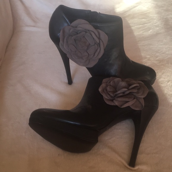 Kelsi Dagger women’s “Rosabella” platform booties - Picture 10 of 10
